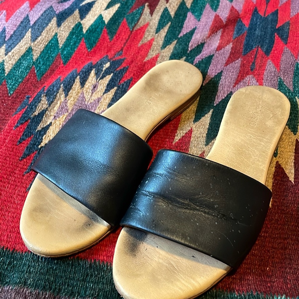 Nisolo slides